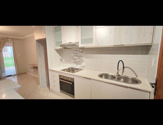 2 BEDROOM TOWNHOUSE FOR SALE IN ELANDSPARK